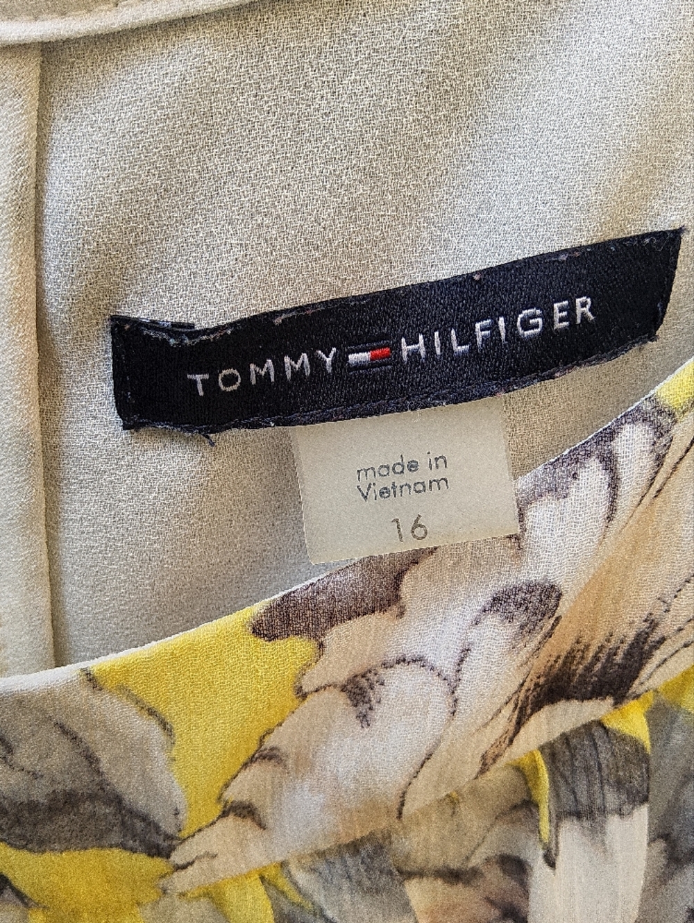 Tommy Hilfiger Yellow Floral Maxi Dress with Pink and Gray Blooms Size 16 - Picture 4 of 11